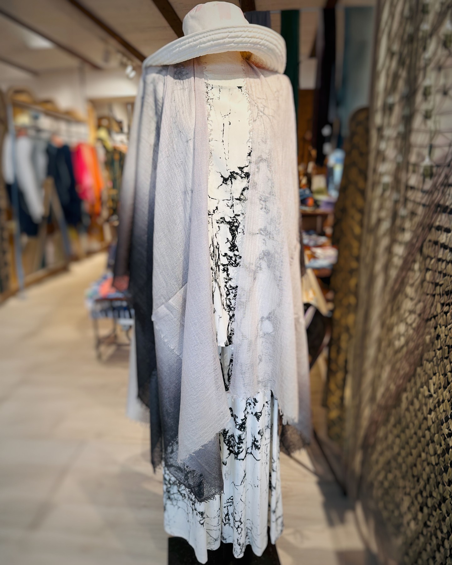 Women's looks of the week!

Something new is finding its way to the shelves, and