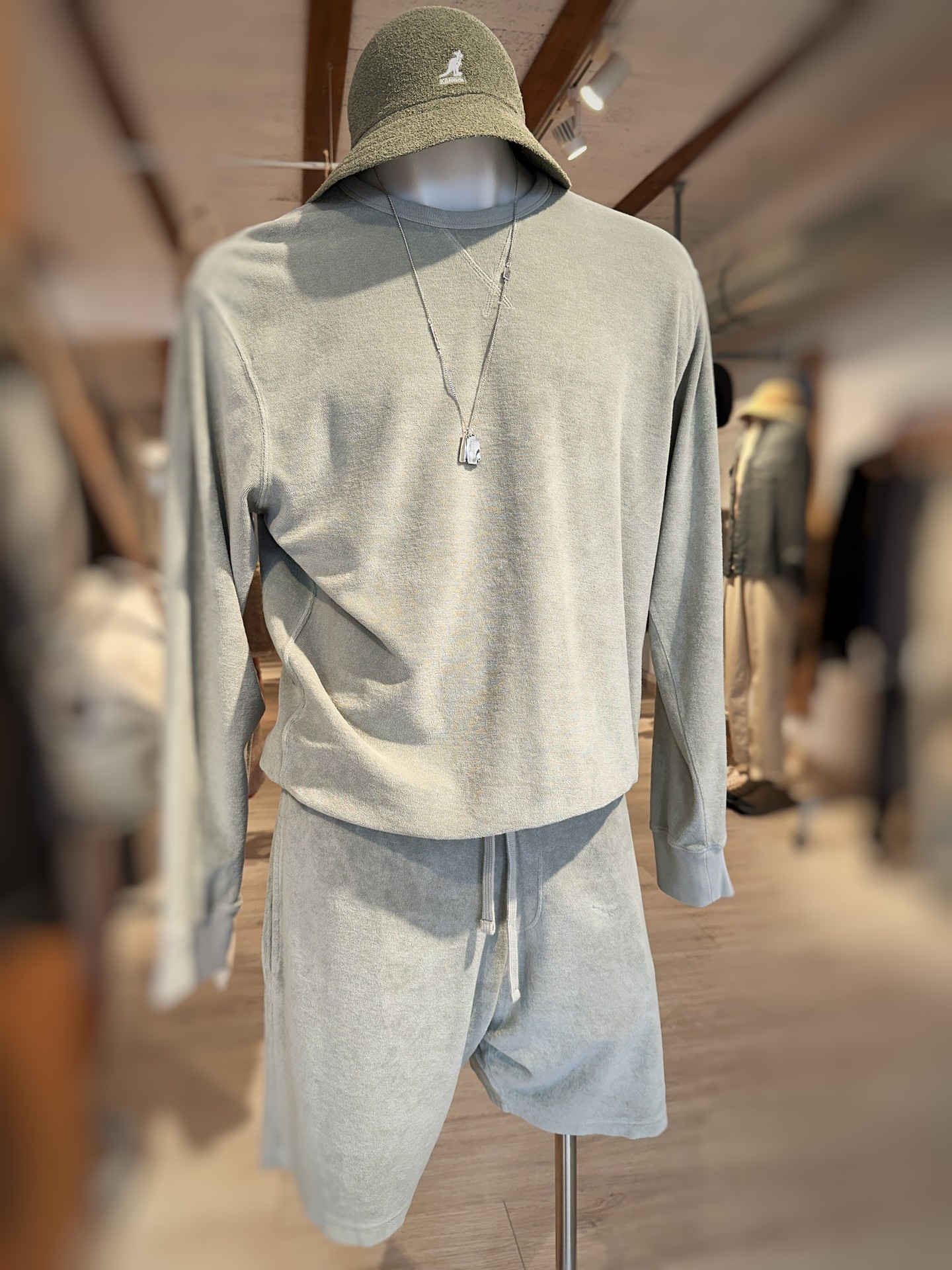 Men's looks of the week!

Three looks, one feeling: that particular ease that ar