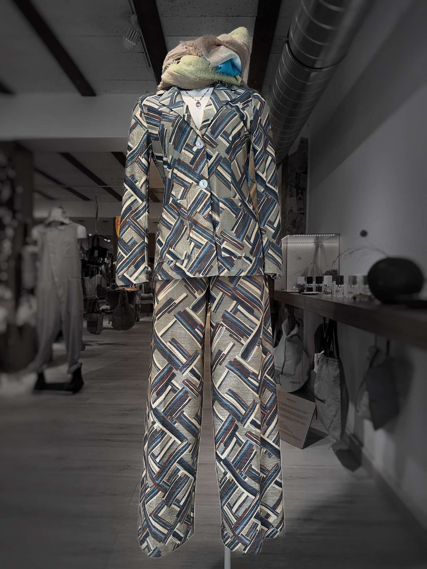 Women's looks of the week!

Two looks, one week, endless ways to wear the season