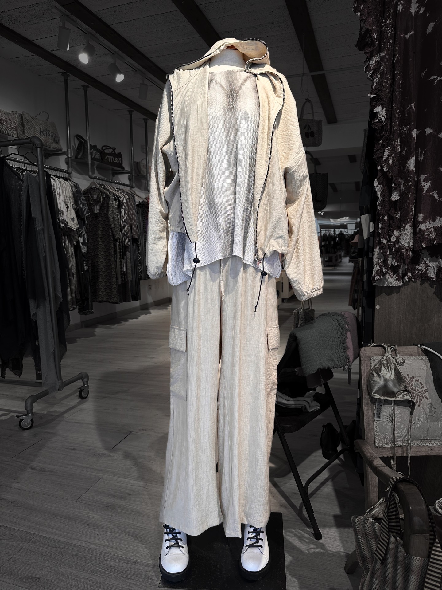 Women's looks of the week!

Two looks, one week, endless ways to wear the season
