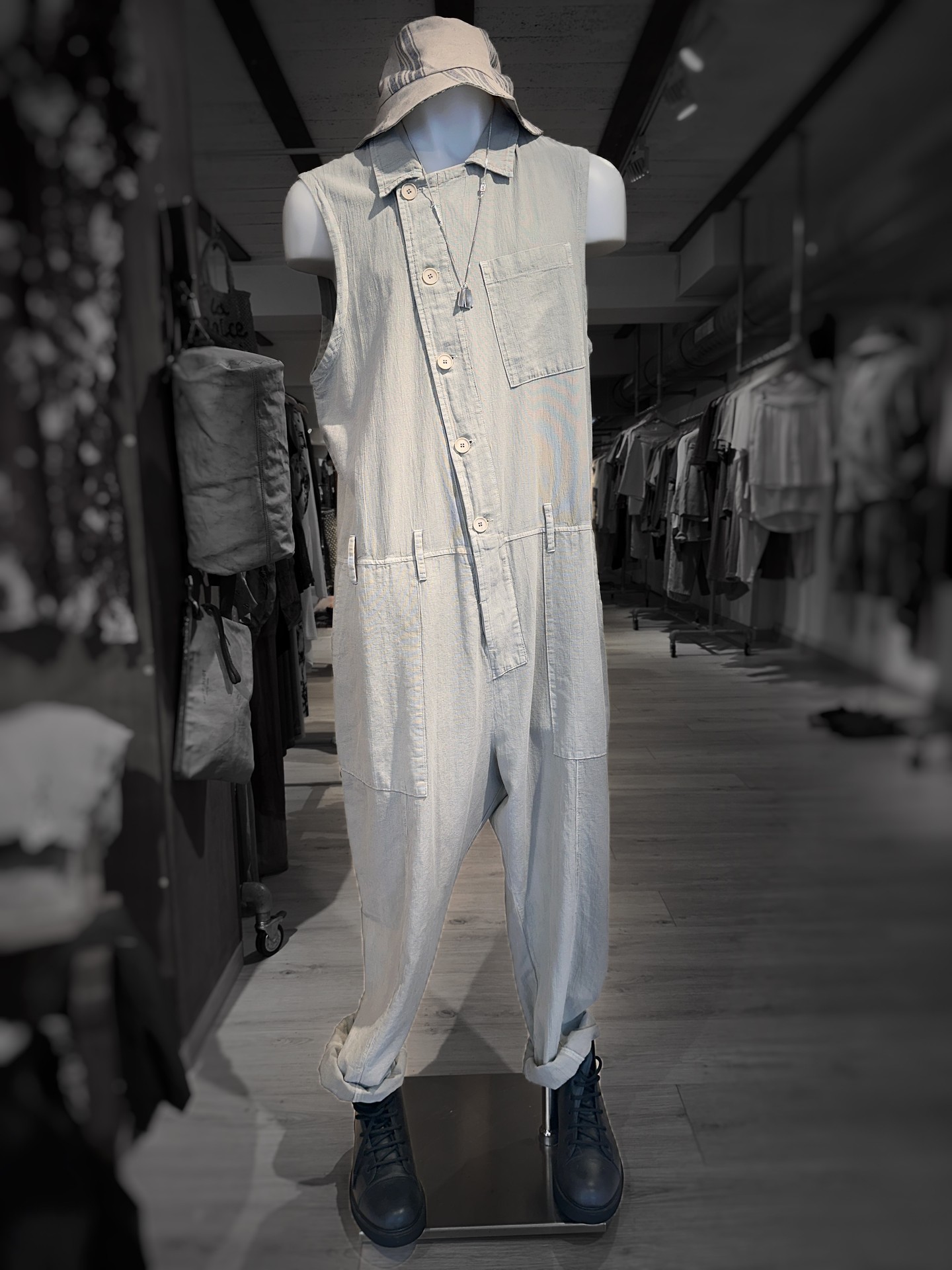 Men's looks of the week!

It feels like this — three looks, three different ener