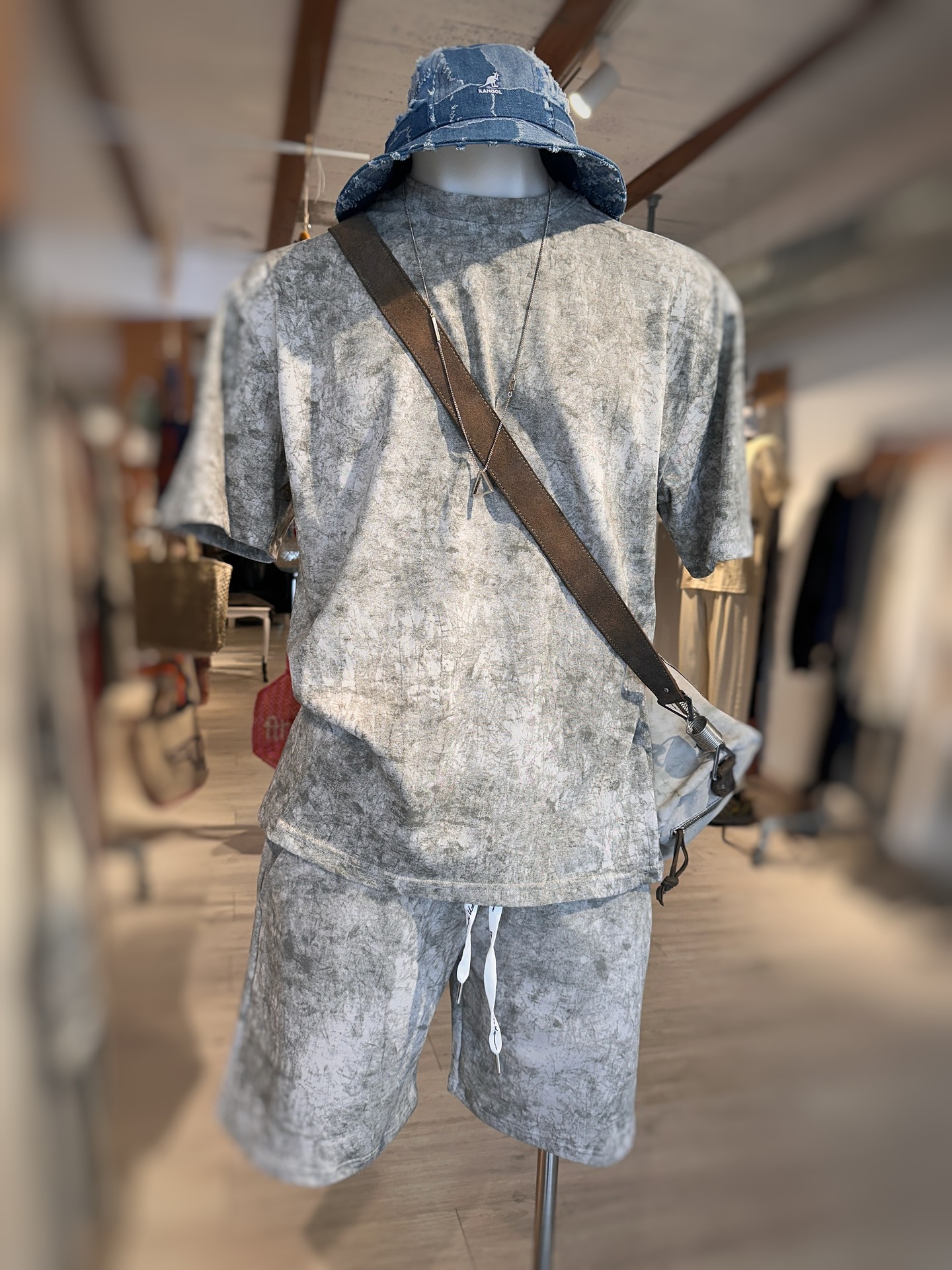 Men's looks of the week!

Three looks, three different ways to meet the season w