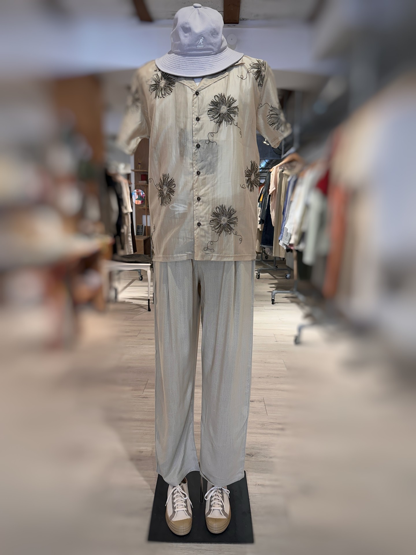 Men's looks of the week!

Three looks, three different ways to meet the season w